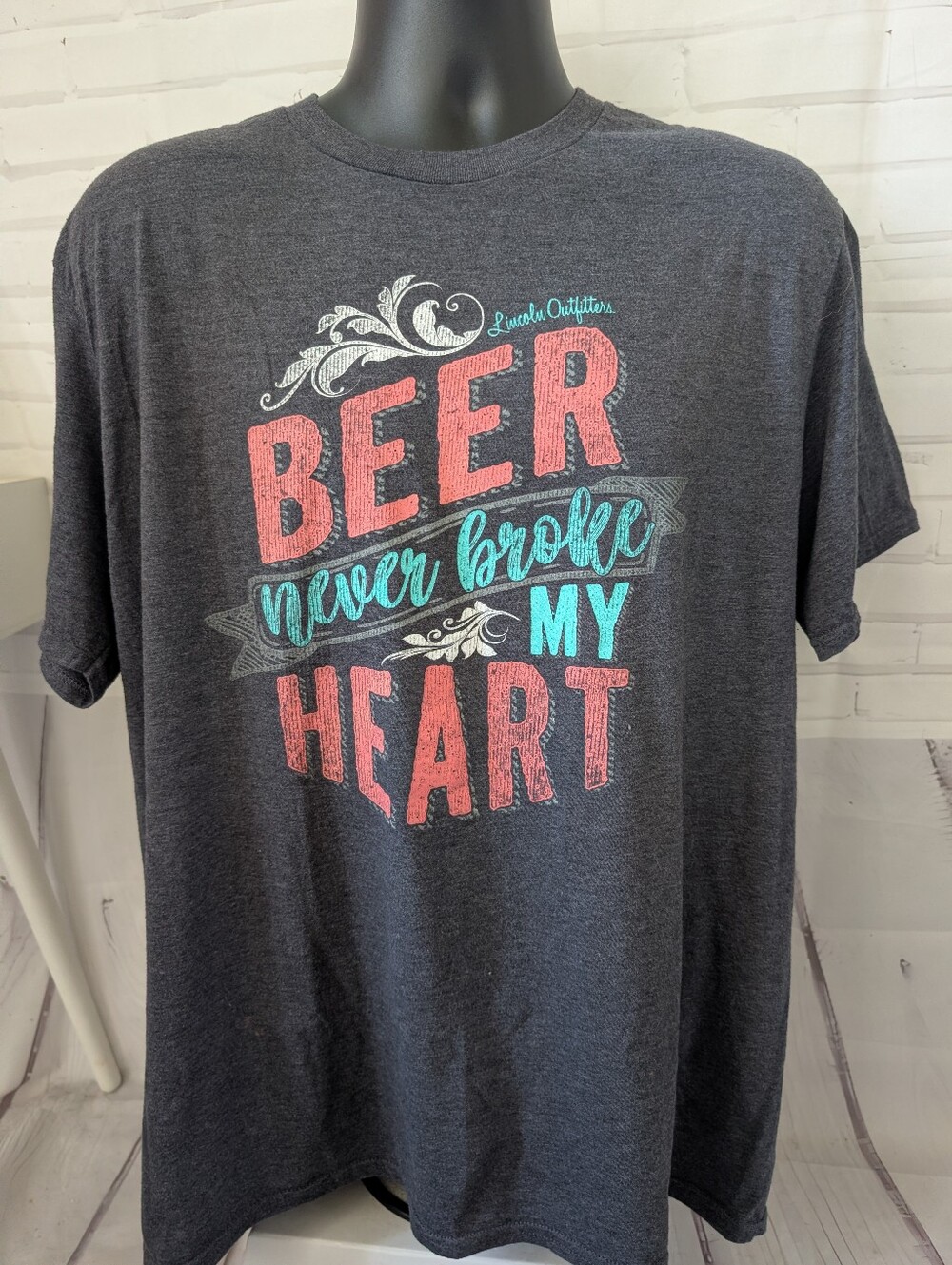 Lincoln Outfitters T-shirt Size XL